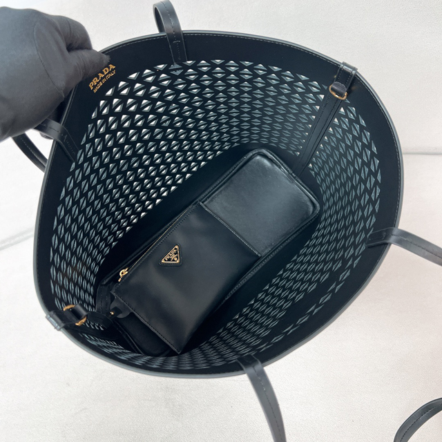 【PRADA】プラダ スーパーコピー ラージブラックパンチングレザー ショッピングバッグ（1BG503_2CY4_F0002_V_OOO）