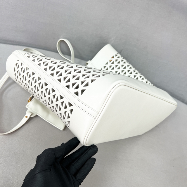 【PRADA】プラダ スーパーコピー ラージホワイトパンチングレザー ショッピングバッグ（1BG503_2CY4_F0009_V_OOO）