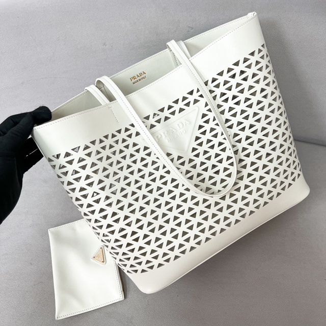【PRADA】プラダ スーパーコピー ラージホワイトパンチングレザー ショッピングバッグ（1BG503_2CY4_F0009_V_OOO）