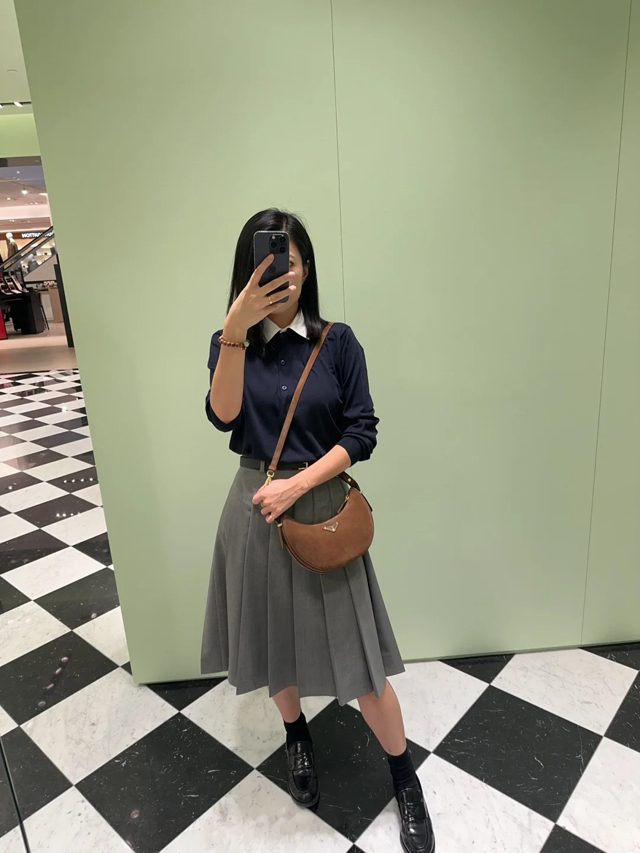 【PRADA】プラダ プラダ スーパーコピーアーケ スエード ショルダーバッグ ダークブラウン（1BC194_2C4S_F0324_V_OOO）