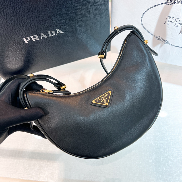 【PRADA】プラダ スーパーコピー アーケ スモール レザー ショルダーバッグ ブラック（1BC194_ASK_F0002_V_OOO）