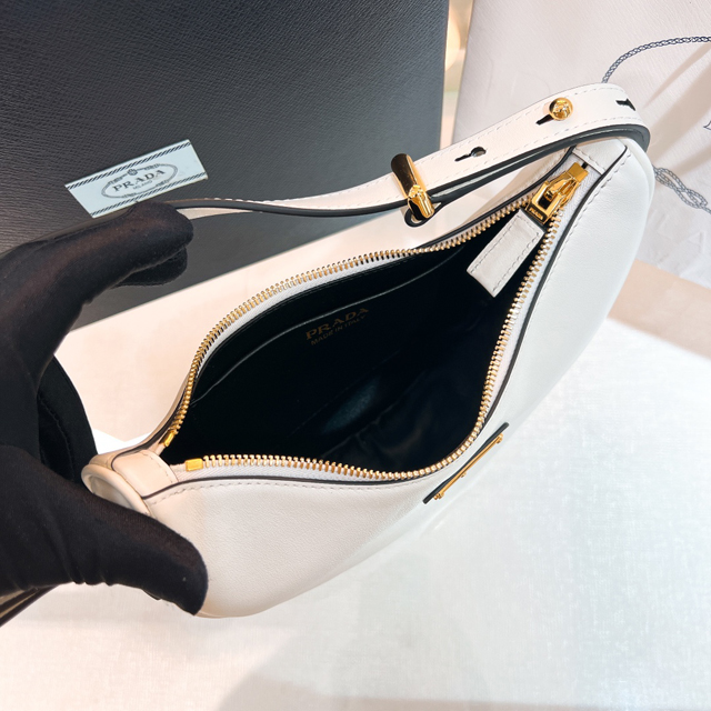 【PRADA】プラダ スーパーコピー アーケ スモール レザー ショルダーバッグ ホワイト（1BC194_ASK_F0PG7_V_OOO）