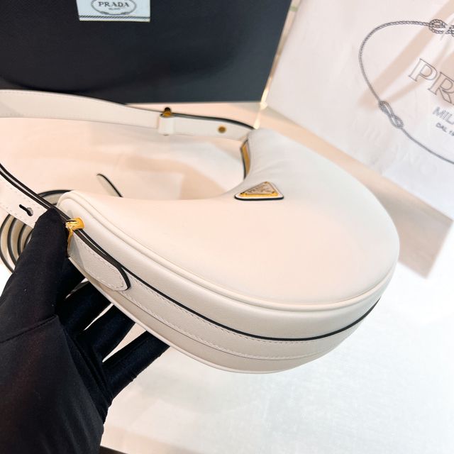 【PRADA】プラダ スーパーコピー アーケ スモール レザー ショルダーバッグ ホワイト（1BC194_ASK_F0PG7_V_OOO）