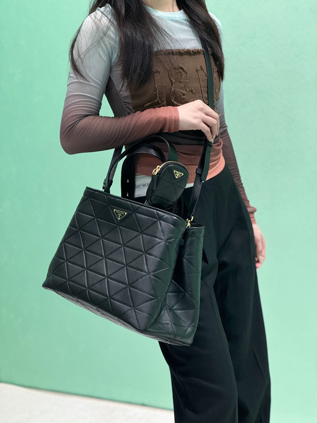 【PRADA】プラダ スーパーコピー ラージ キルトレザー トートバッグ ブラック（1BG547_2C53_F0002_V_T9I）