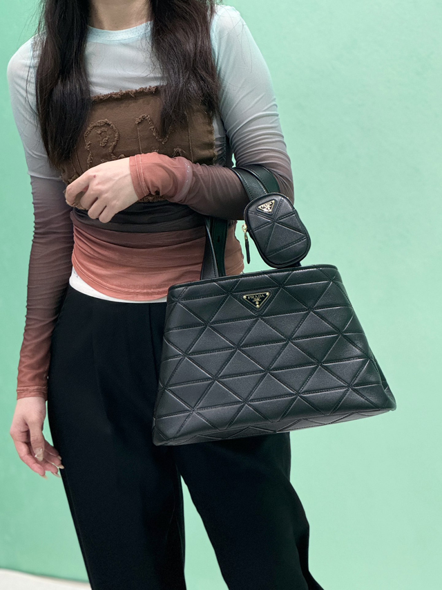 【PRADA】プラダ スーパーコピー ミディアム キルトレザー トートバッグ ブラック（1BG545_2C53_F0002_V_T9I）