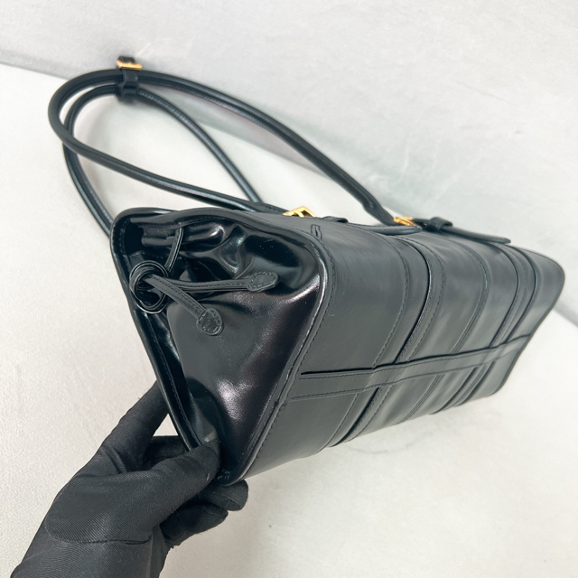 【PRADA】プラダ スーパーコピー ミディアムレザーショルダーバッグ ブラック（1BD376_2CYR_F0002_V_OOO）