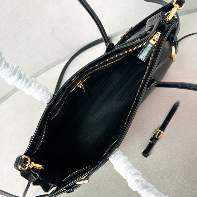 【PRADA】プラダ スーパーコピー ラージ レザー ハンドバッグ ブラック（1BA433_2CYR_F0002_V_MOO）