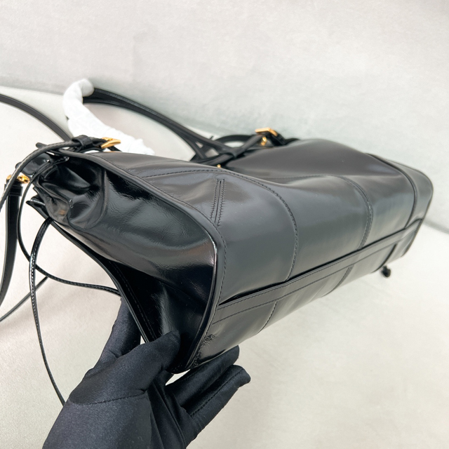 【PRADA】プラダ スーパーコピー ラージ レザー ハンドバッグ ブラック（1BA433_2CYR_F0002_V_MOO）