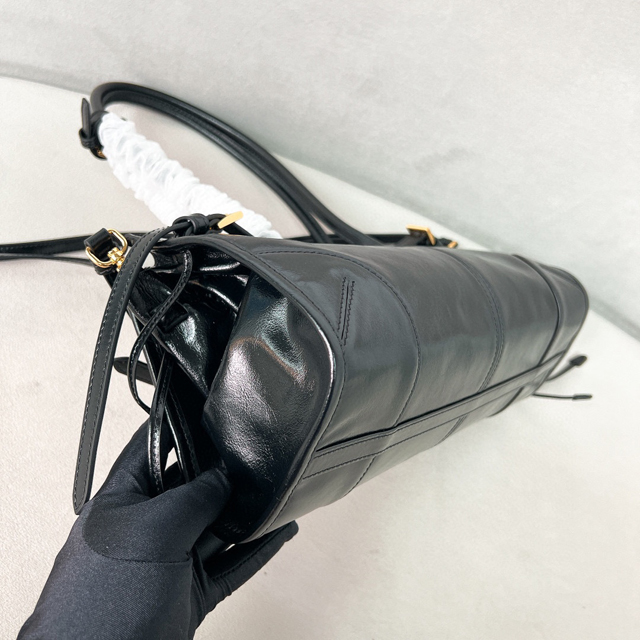 【PRADA】プラダ スーパーコピー ミディアム レザー ハンドバッグ ブラック（1BA426_2CYR_F0002_V_MOO）