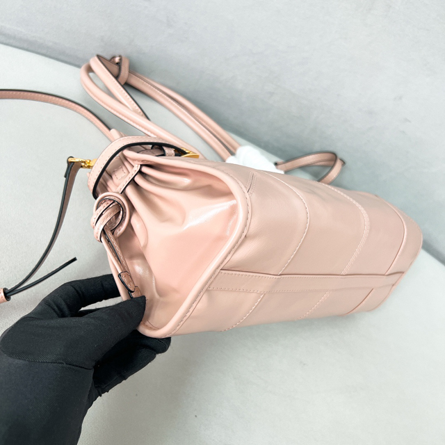 【PRADA】プラダ スーパーコピー ミディアム レザー ハンドバッグ スズラン（1BA426_2CYR_F03ZN_V_MOO）