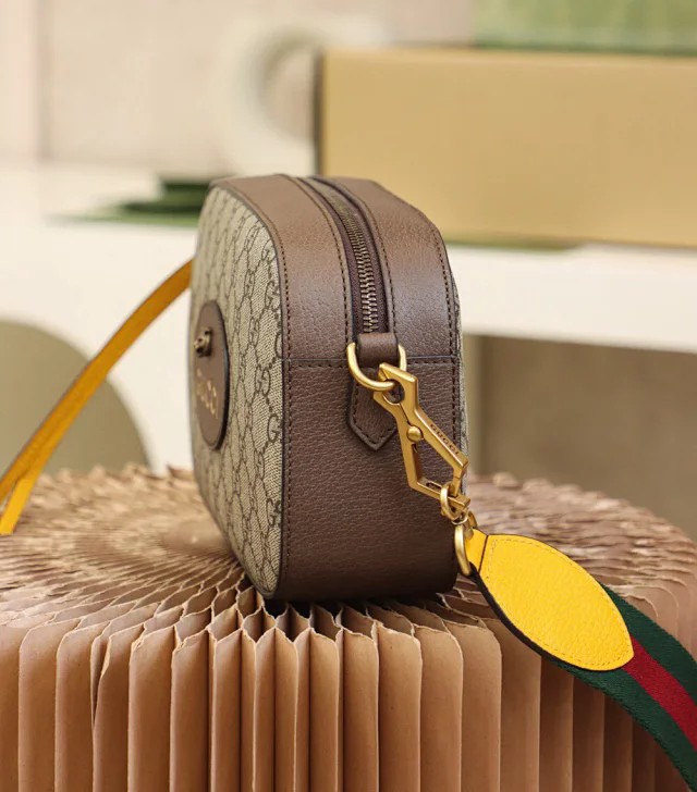 【GUCCI】グッチ スーパーコピー GGスプリーム メッセンジャーバッグ（476466 K9GVT 8856）