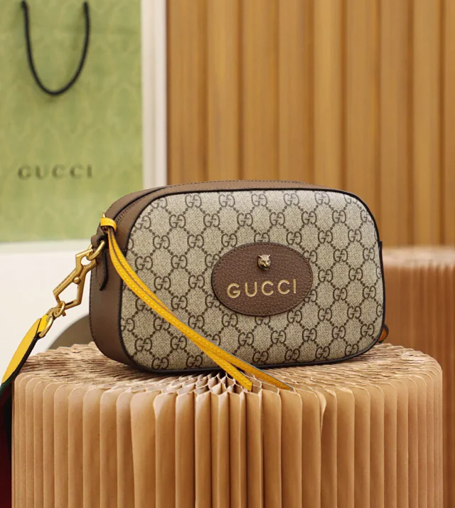 【GUCCI】グッチ スーパーコピー GGスプリーム メッセンジャーバッグ（476466 K9GVT 8856）