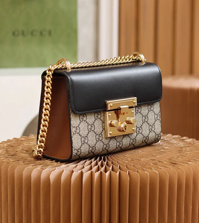 【GUCCI】グッチ スーパーコピー スモール ショルダーバッグ ブラック（409487 KLQJG 9785）