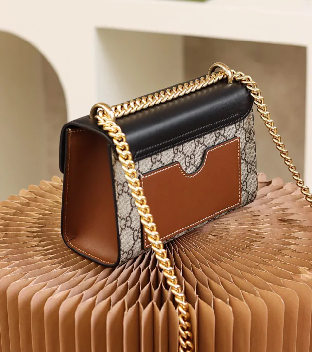 【GUCCI】グッチ スーパーコピー スモール ショルダーバッグ ブラック（409487 KLQJG 9785）