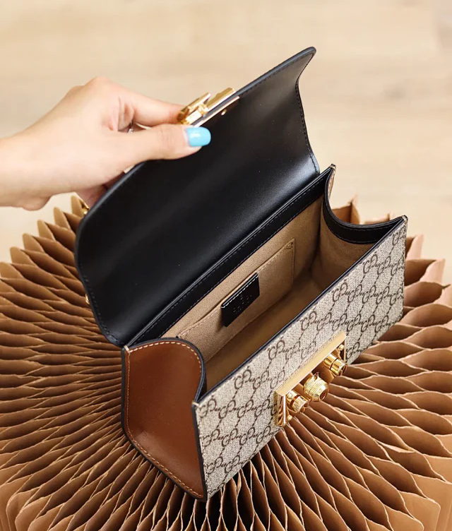 【GUCCI】グッチ スーパーコピー スモール ショルダーバッグ ブラック（409487 KLQJG 9785）