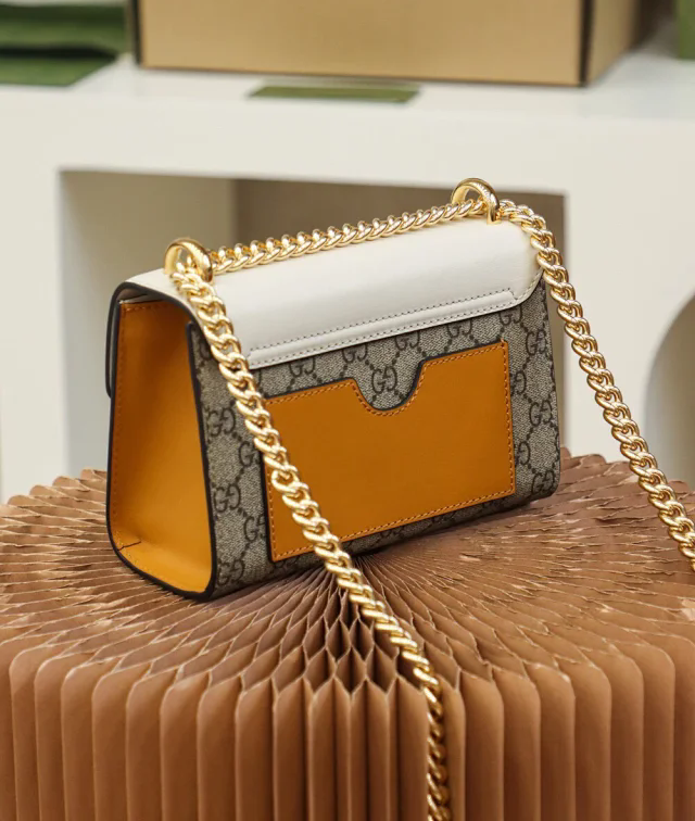 【GUCCI】グッチ スーパーコピー スモール ショルダーバッグ ブラック（409487 KLQJG 9763）