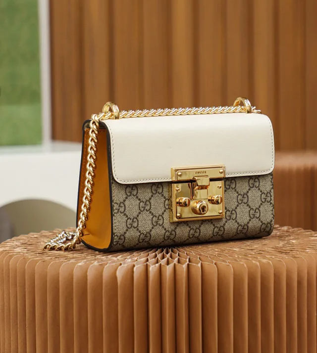 【GUCCI】グッチ スーパーコピー スモール ショルダーバッグ ブラック（409487 KLQJG 9763）