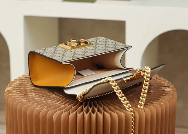 【GUCCI】グッチ スーパーコピー スモール ショルダーバッグ ブラック（409487 KLQJG 9763）