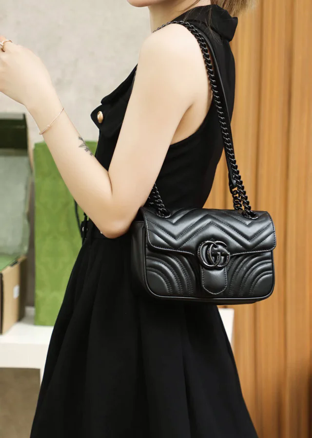 【GUCCI】グッチ スーパーコピー〔GGマーモント〕スモール ショルダーバッグ（‎443497 DTDFV 1000）