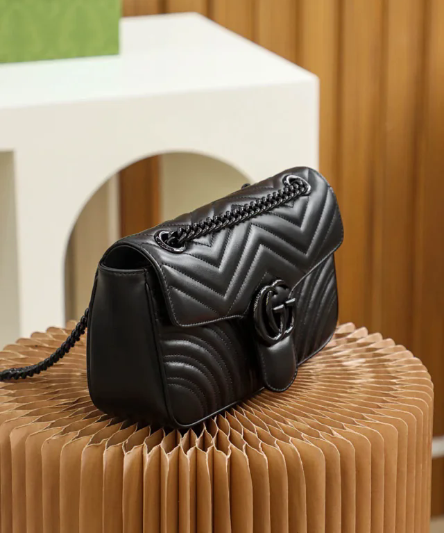 【GUCCI】グッチ スーパーコピー〔GGマーモント〕スモール ショルダーバッグ（‎443497 DTDFV 1000）