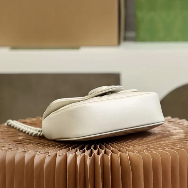 【GUCCI】グッチ スーパーコピー GGマーモント〕ベルトバッグ ショルダーバッグ（699757 UM8KV 9022）