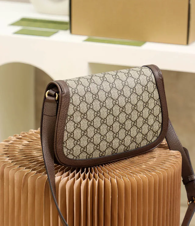 【GUCCI】グッチ スーパーコピー ブロンディ スモール ショルダーバッグ（699268 K9GSG 8358）