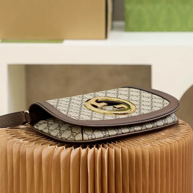 【GUCCI】グッチ スーパーコピー ブロンディ スモール ショルダーバッグ（699268 K9GSG 8358）