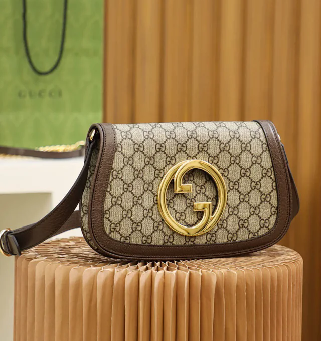 【GUCCI】グッチ スーパーコピー ブロンディ スモール ショルダーバッグ（699268 K9GSG 8358）