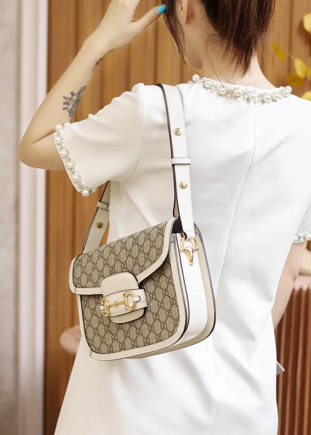 【GUCCI】グッチ スーパーコピー〔グッチ ホースビット 1955〕スモール ショルダーバッグ ホワイト（602204 92TCG 9761）