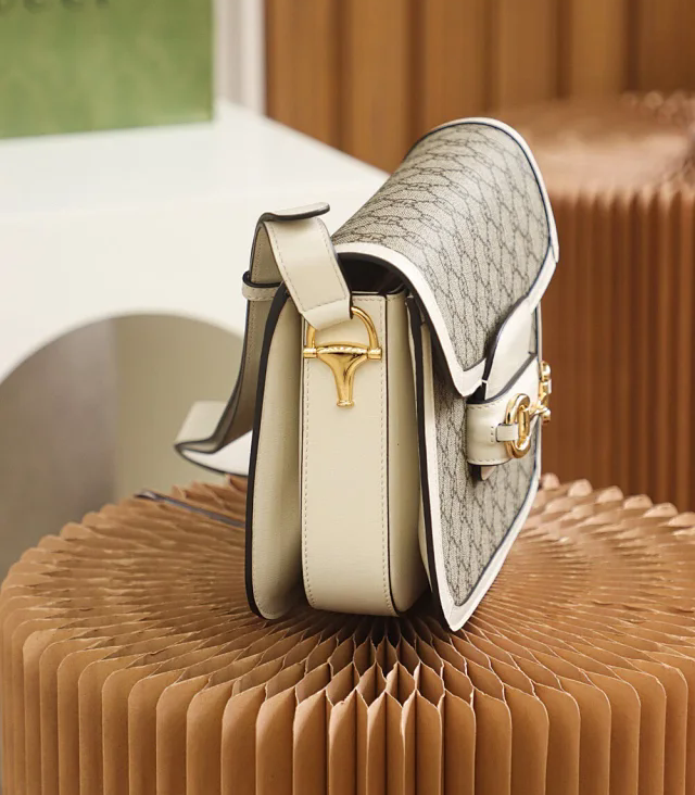 【GUCCI】グッチ スーパーコピー〔グッチ ホースビット 1955〕スモール ショルダーバッグ ホワイト（602204 92TCG 9761）