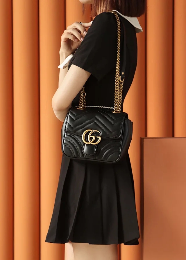 【GUCCI】グッチ スーパーコピー GGマーモント ミニ ショルダーバッグ（739682 AABZC 1000）