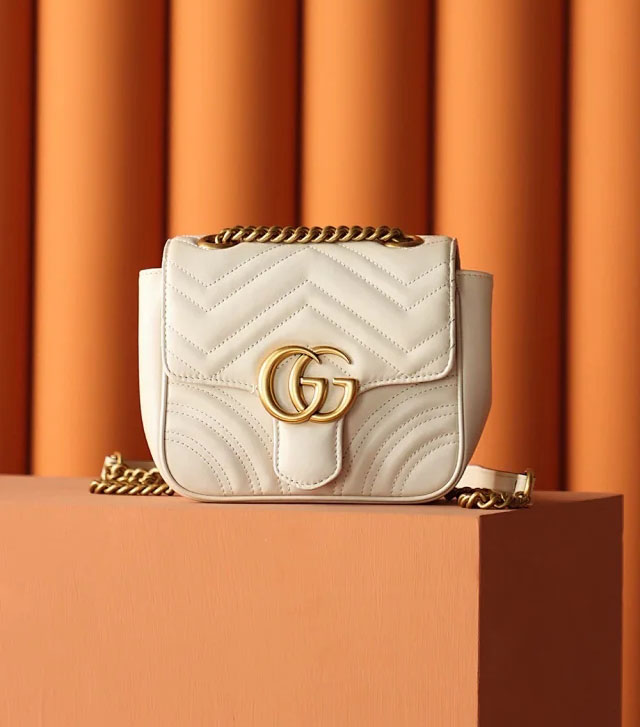 【GUCCI】グッチ スーパーコピー GG マーモント キルティング ミニ トートバッグ（739682 AABZC 9022）