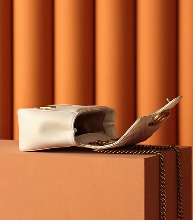 【GUCCI】グッチ スーパーコピー GG マーモント キルティング ミニ トートバッグ（739682 AABZC 9022）