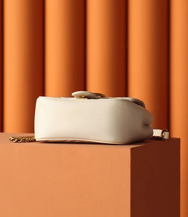 【GUCCI】グッチ スーパーコピー GG マーモント キルティング ミニ トートバッグ（739682 AABZC 9022）