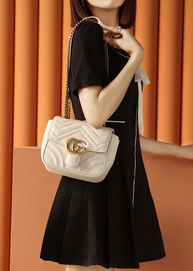 【GUCCI】グッチ スーパーコピー GG マーモント キルティング ミニ トートバッグ（739682 AABZC 9022）