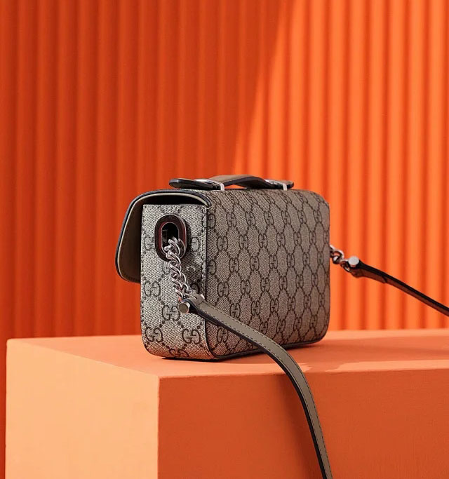  【GUCCI】グッチ スーパーコピー〔PETITE GG〕ミニ ショルダーバッグ（739722 FACJP 9769）