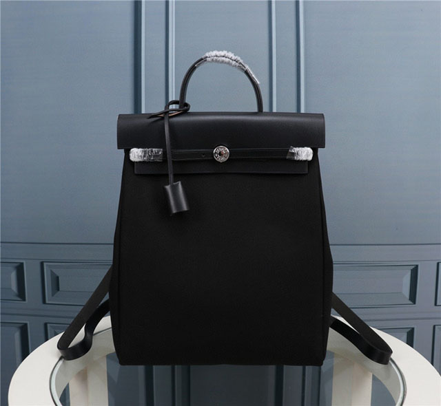 【HERMES】エルメス スーパーコピー エールバッグ・ア・ド・ジップ・リターン バックパック ブラック（H077670CKAB）