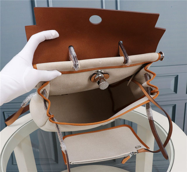 【HERMES】エルメス スーパーコピー エールバッグ・ア・ド・ジップ・リターン バックパック ベージュ（H077782CKAB）