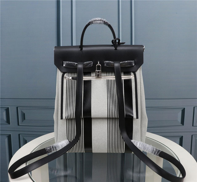 【HERMES】エルメス スーパーコピー エールバッグ・ア・ド・ジップ・リターン バックパック ブラックグレー（H077671CK）