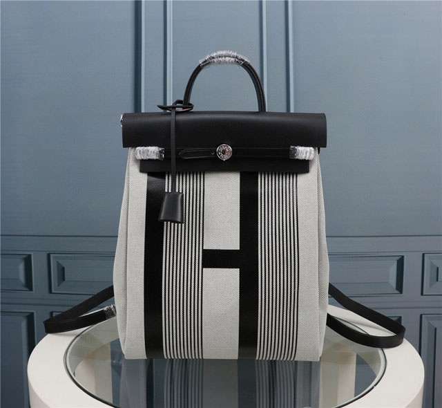 【HERMES】エルメス スーパーコピー エールバッグ・ア・ド・ジップ・リターン バックパック ブラックグレー（H077671CK）