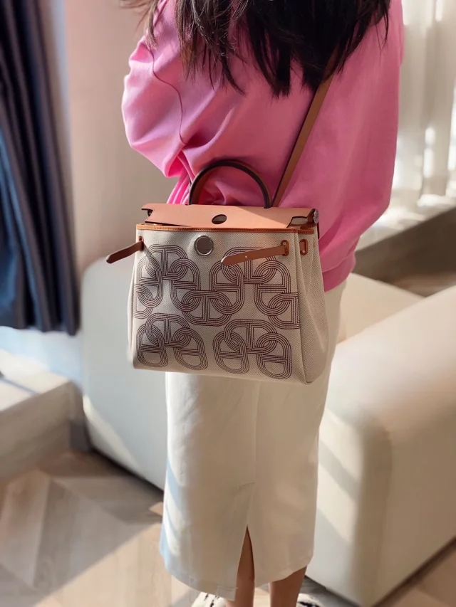 【HERMES】エルメス スーパーコピー エールバッグ・ジップ 31 ルトゥルネ ベージュ（H084264CCAF）