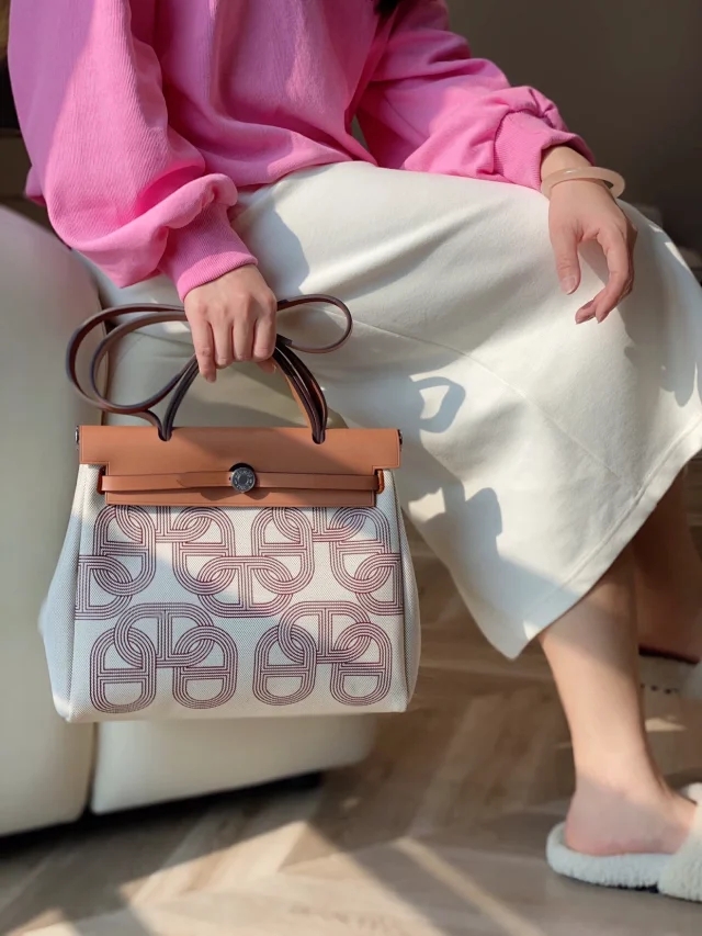 【HERMES】エルメス スーパーコピー エールバッグ・ジップ 31 ルトゥルネ ベージュ（H084264CCAF）