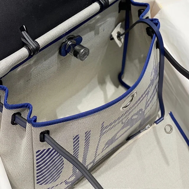 【HERMES】エルメス スーパーコピー エールバッグ・ジップ 31 ルトゥルネ ブルー サファイア（H083407CKAA）