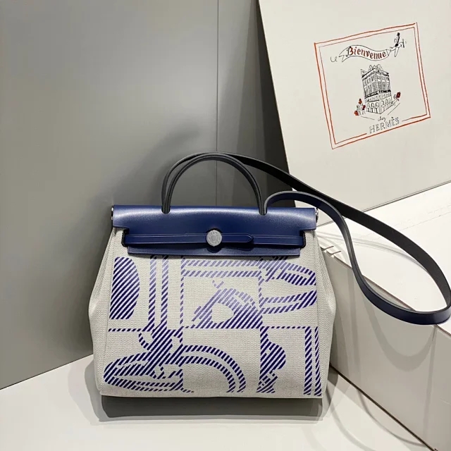 【HERMES】エルメス スーパーコピー エールバッグ・ジップ 31 ルトゥルネ ブルー サファイア（H083407CKAA）