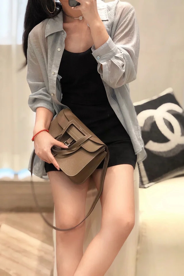 【HERMES】エルメス スーパーコピー アルザン 25 ショルダーバッグ エトゥープ（H082027CC18）
