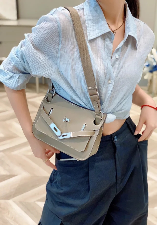 【HERMES】エルメス スーパーコピー ジプシエール ミニ ショルダーバッグ エトゥープ（H084047CKAG）