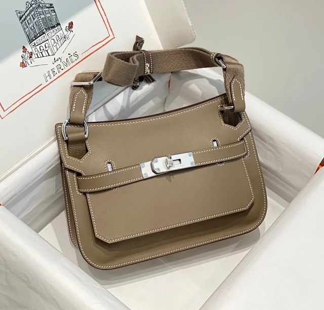 【HERMES】エルメス スーパーコピー ジプシエール ミニ ショルダーバッグ エトゥープ（H084047CKAG）