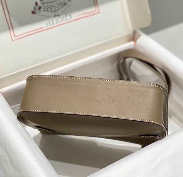 【HERMES】エルメス スーパーコピー ジプシエール ミニ ショルダーバッグ エトゥープ（H084047CKAG）
