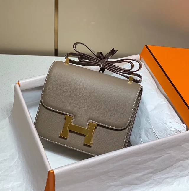 【HERMES】エルメス スーパーコピー コンスタンスミニ 18 ショルダーバッグ エトゥープ（H083905CD89）