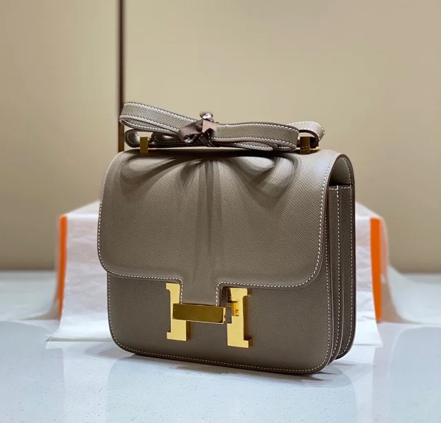 【HERMES】エルメス スーパーコピー コンスタンスミニ 18 ショルダーバッグ エトゥープ（H083905CD89）